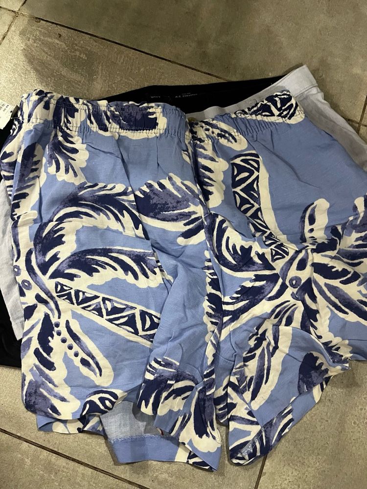 H&amp;M Blue &amp; White Patterned Shorts