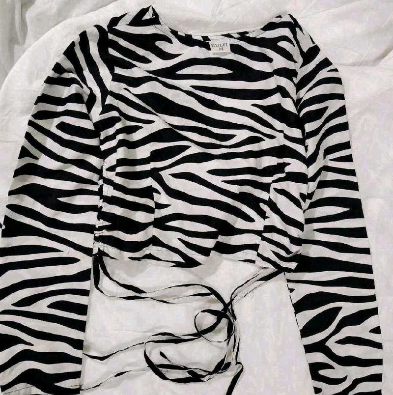 Zebra Print Fashionable Top🖤🤍