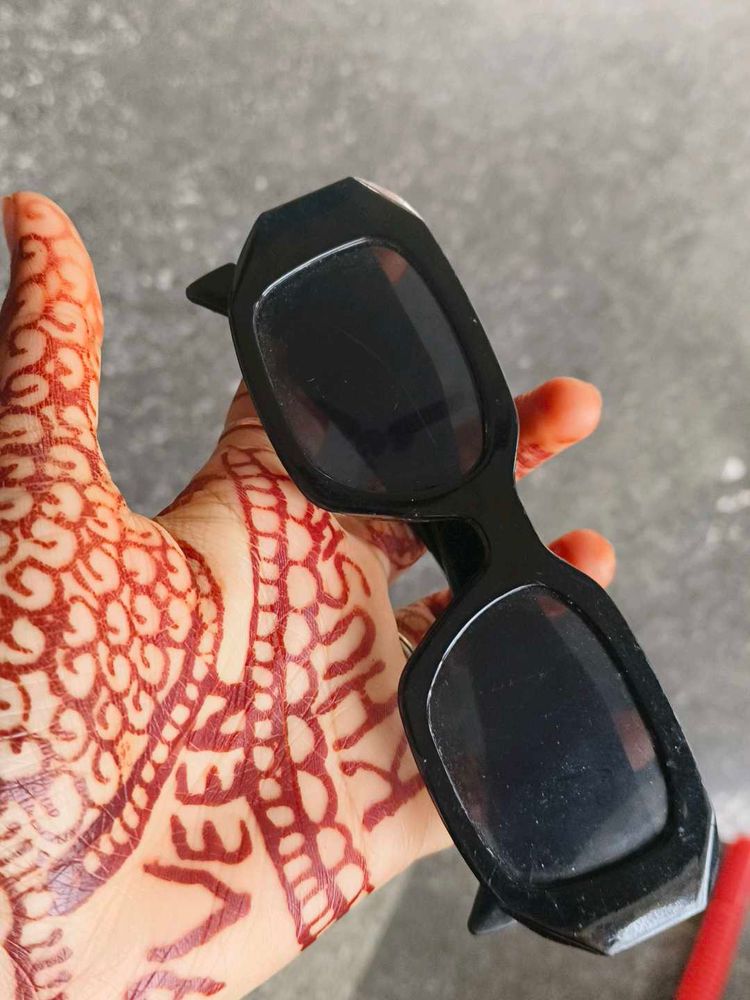 Beautiful Black 🕶️ For Both Man And Women