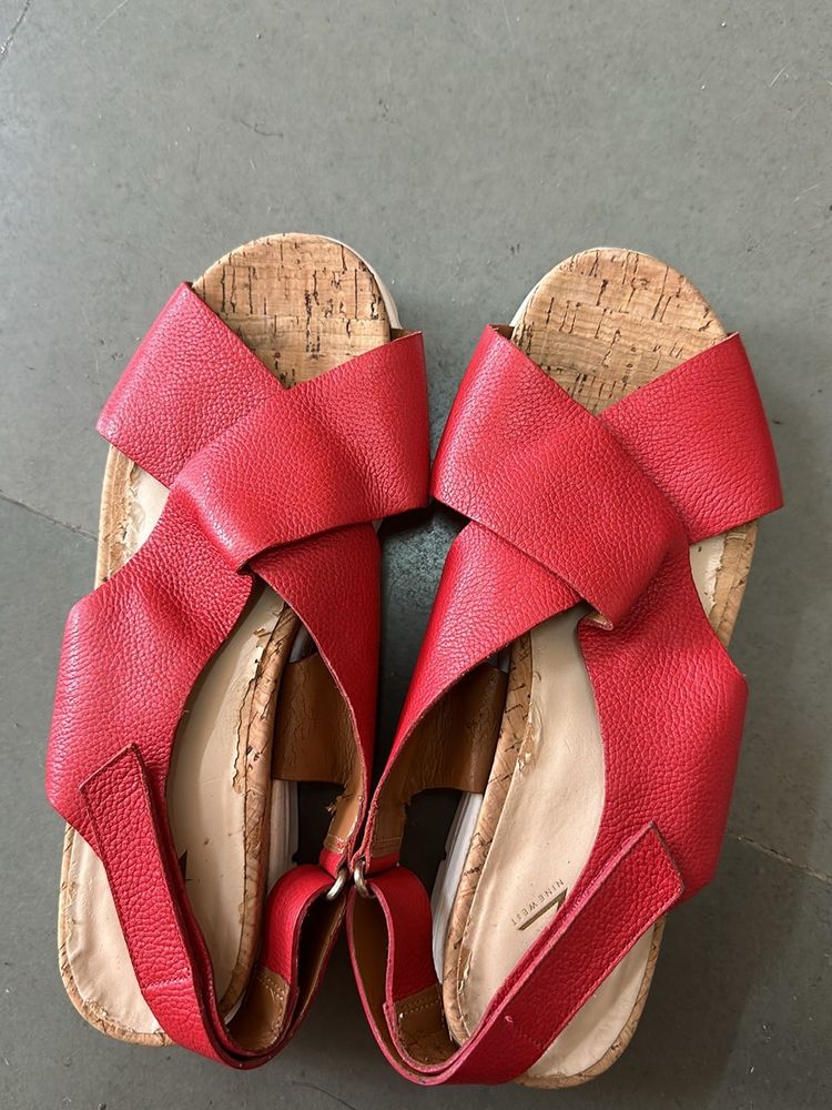 Flats With Little Wedges