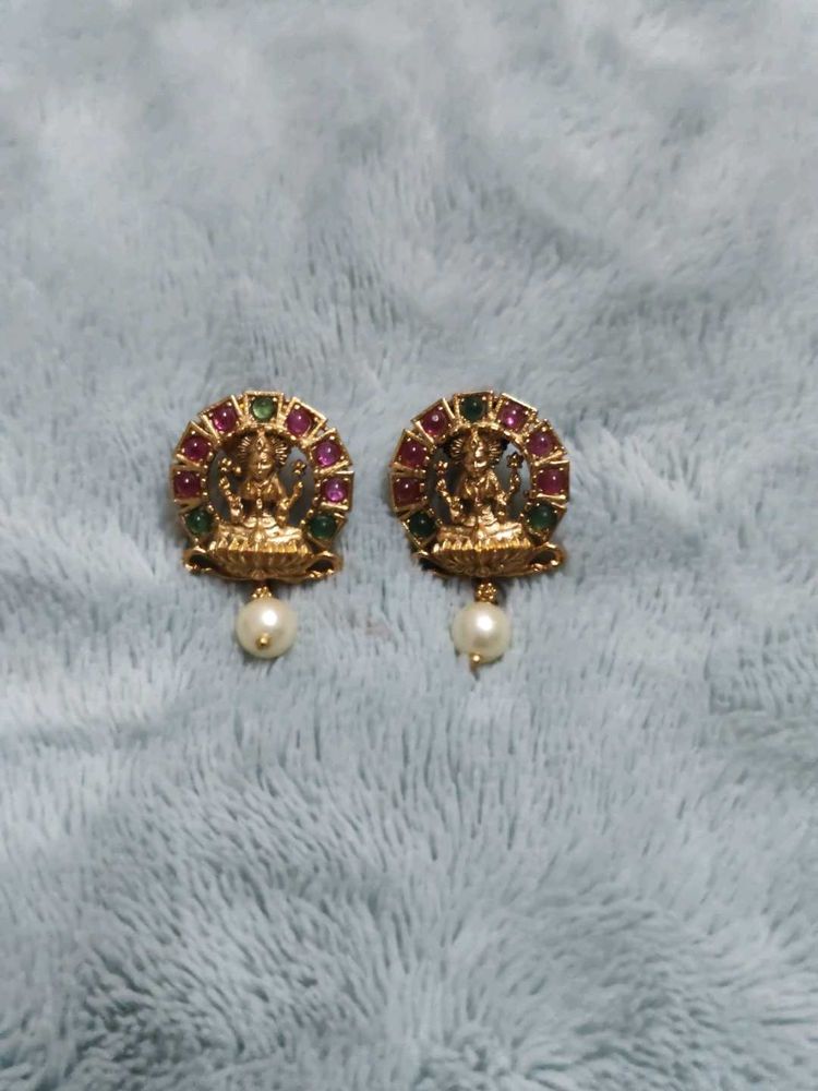 Gold Lakshmi Earrings with Pearls