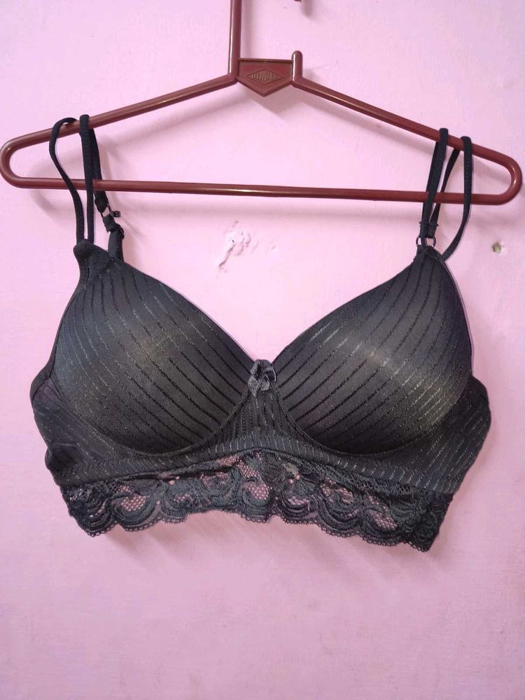 Dressberry New Stylish Black Bra with Lace Detail