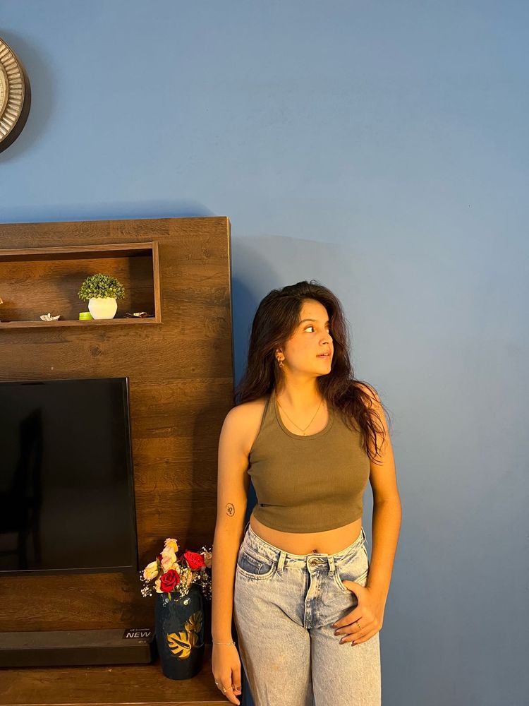 Chic Ribbed Halter Neck Crop Top