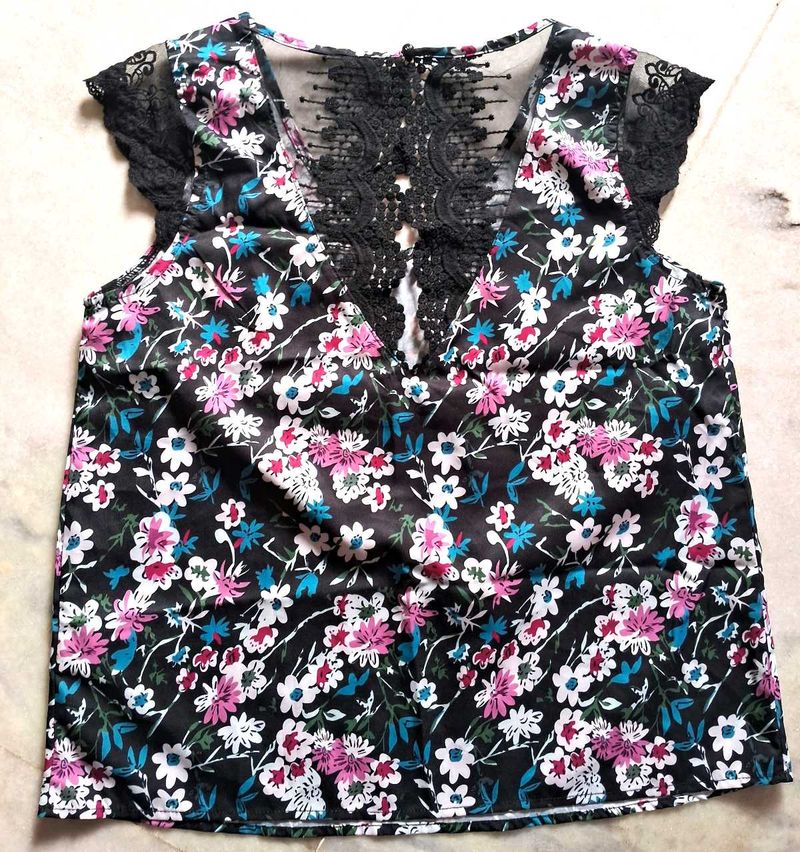 Shein Floral Lace Top..🎀