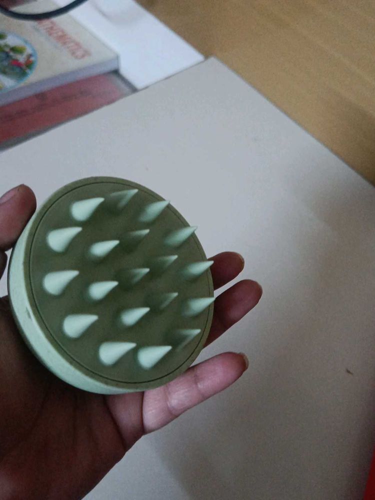 Garnier Massage Comb