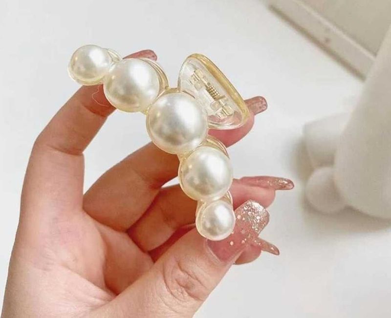 HAIR ACCESSORY