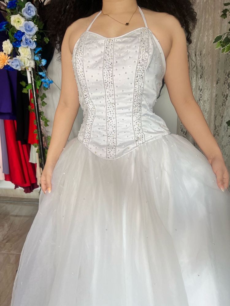 Elegant White ball (auction )