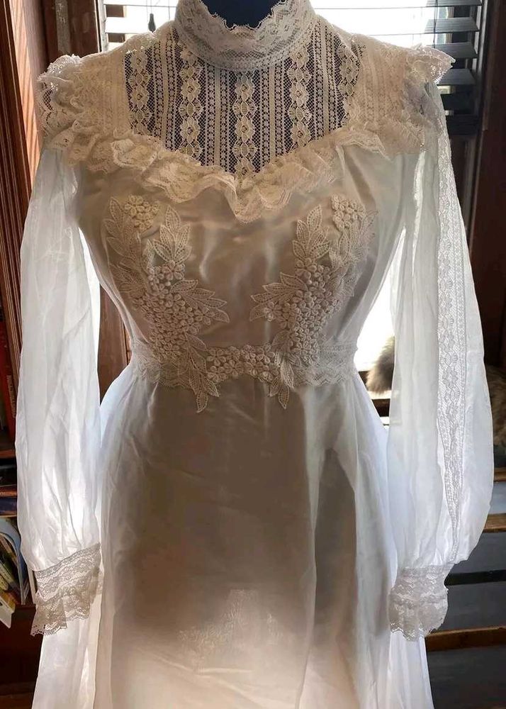 Lace Vintage Wedding Dress/ Gown Fixed Price