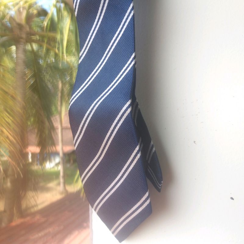 Multi Line Pattern Full Tie