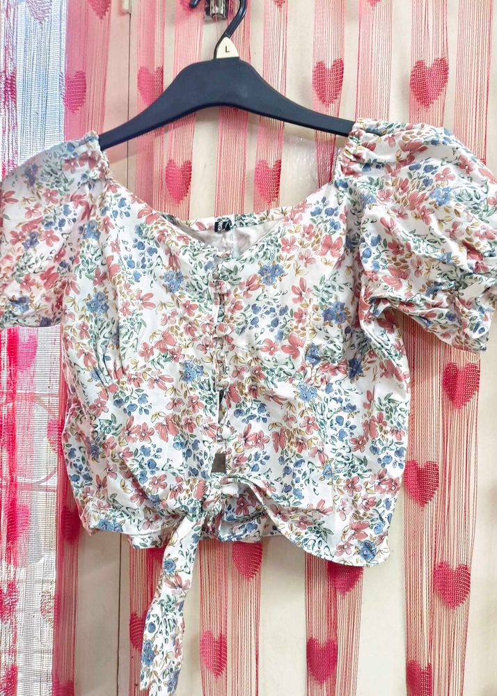 Cute Floral Top🩷🩵💙