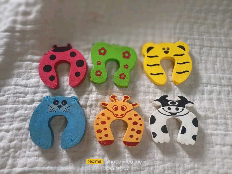 🚪 Kids Door Safety Stoppers – Set of 6