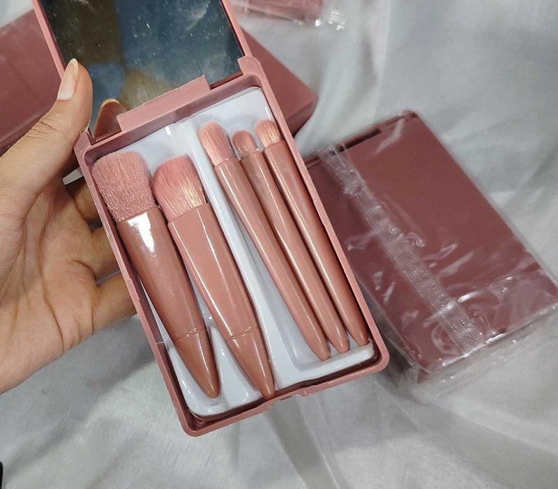 Miniso Mini Travel Brushes Kit