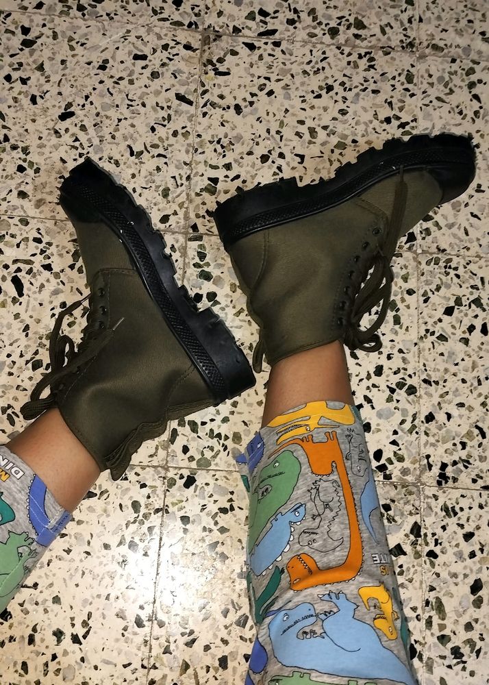MILITARY GREEN CHELSEA BOOTS