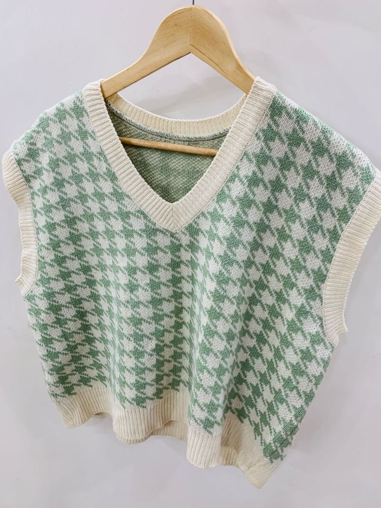 Beautiful Houndstooth Knit Vest