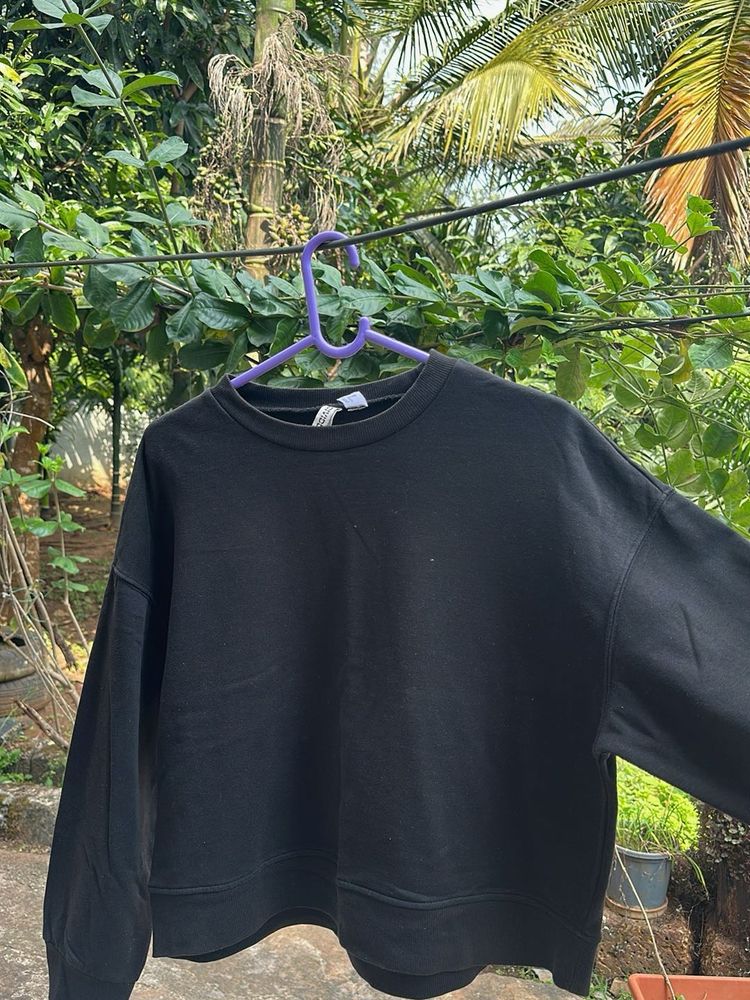Black H&amp;M Sweatshirt