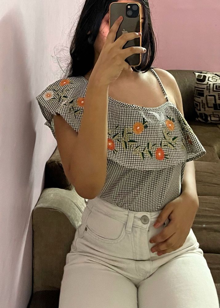 Gingham One-Shoulder Top 🖤