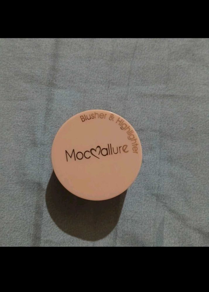 Blusher + Highlighter Palette 🔥