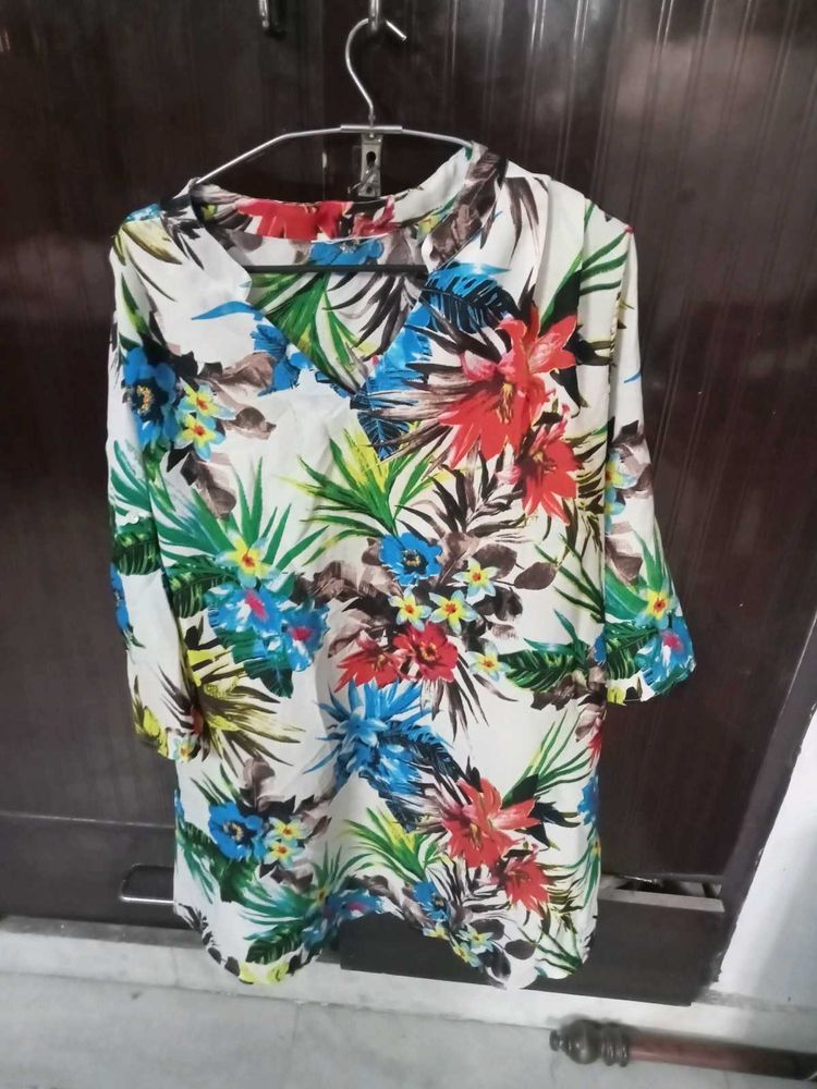 Smart Multicolour Top With Black Lower