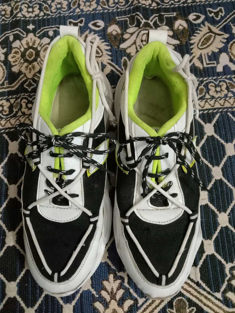 Sports Shoes 👟 💮