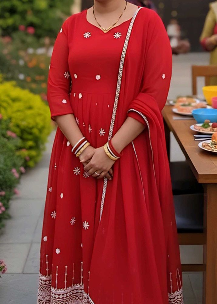 ❤️ Gorgeous Red Embroidered Anarkali Set ❤️