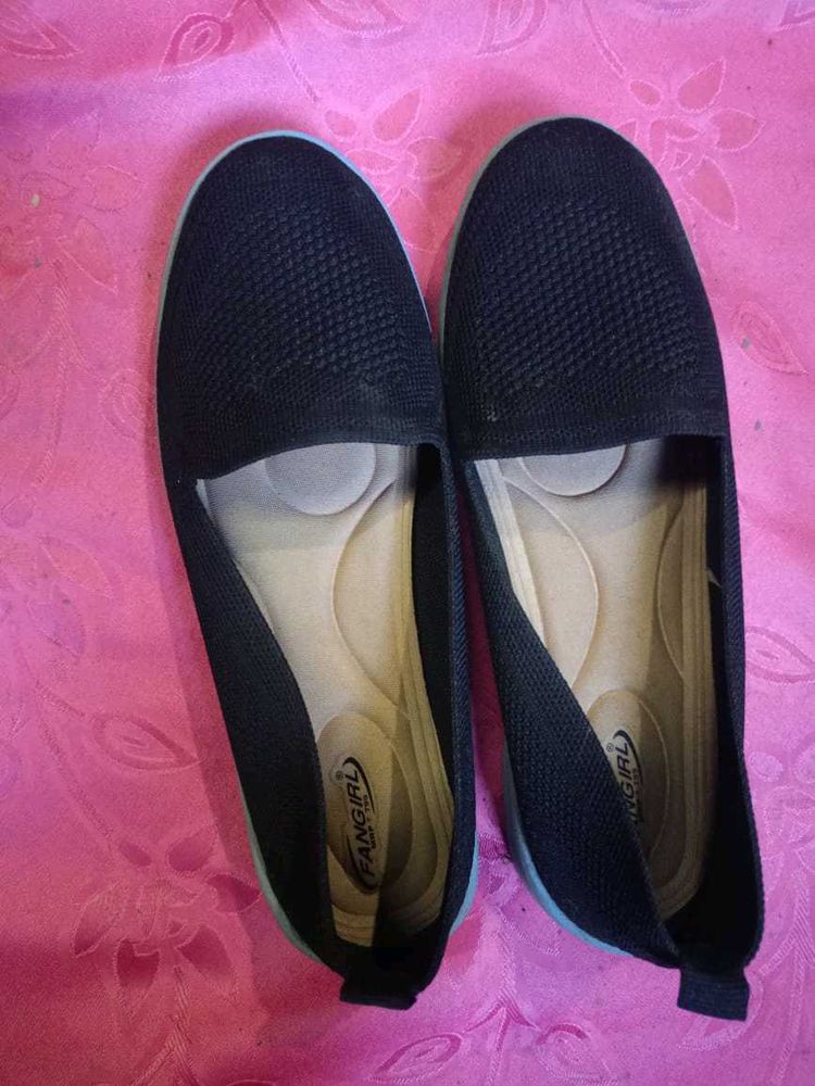 Black Shoes N White Flats