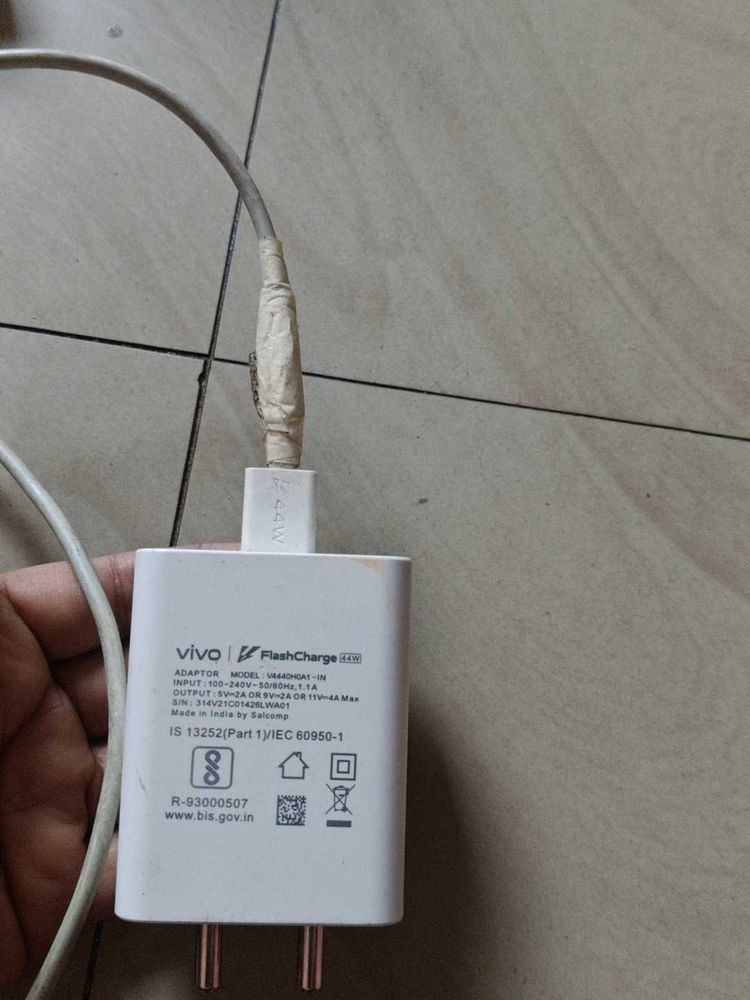 Vivo FlashCharge Adapter 44w with Cable Free