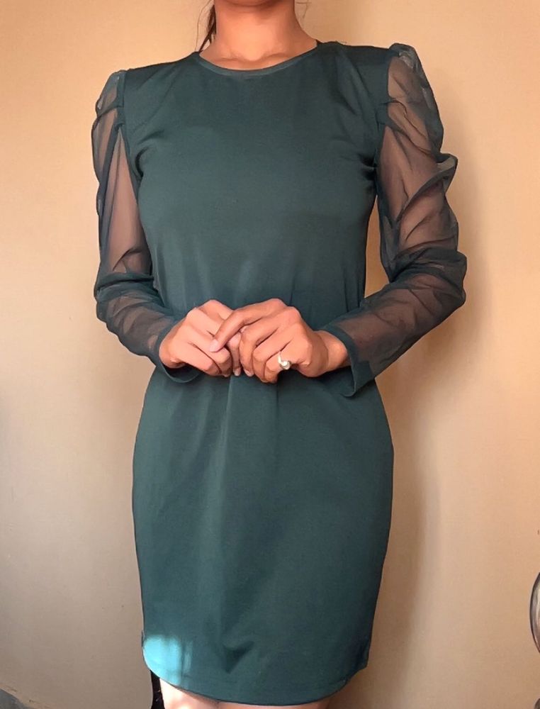 Chic Green Dress with Sheer Sleeves