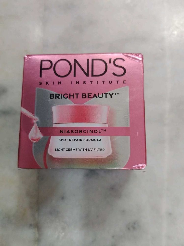 Pond&#39;s bright beauty day cream