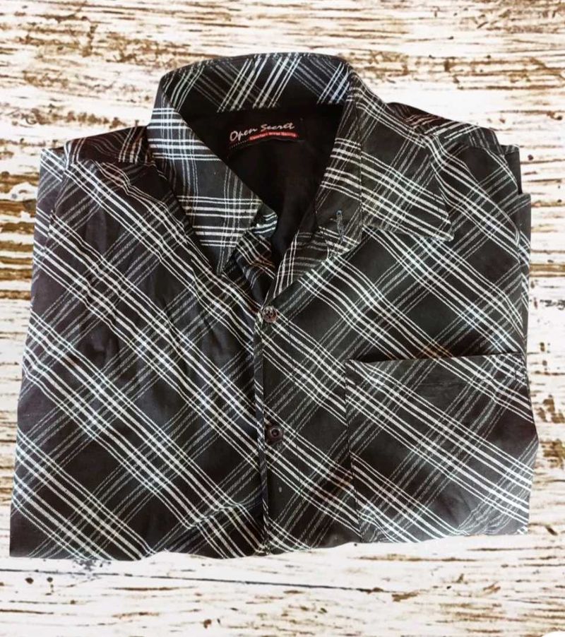 Black and White Boxy Plaid Shirt Men