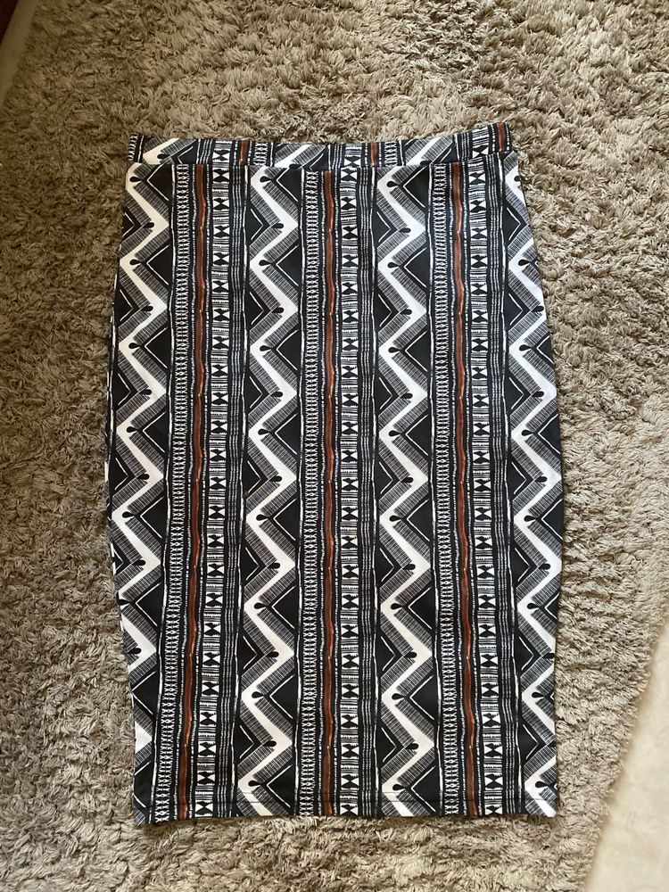 Patterned Pencil Skirt