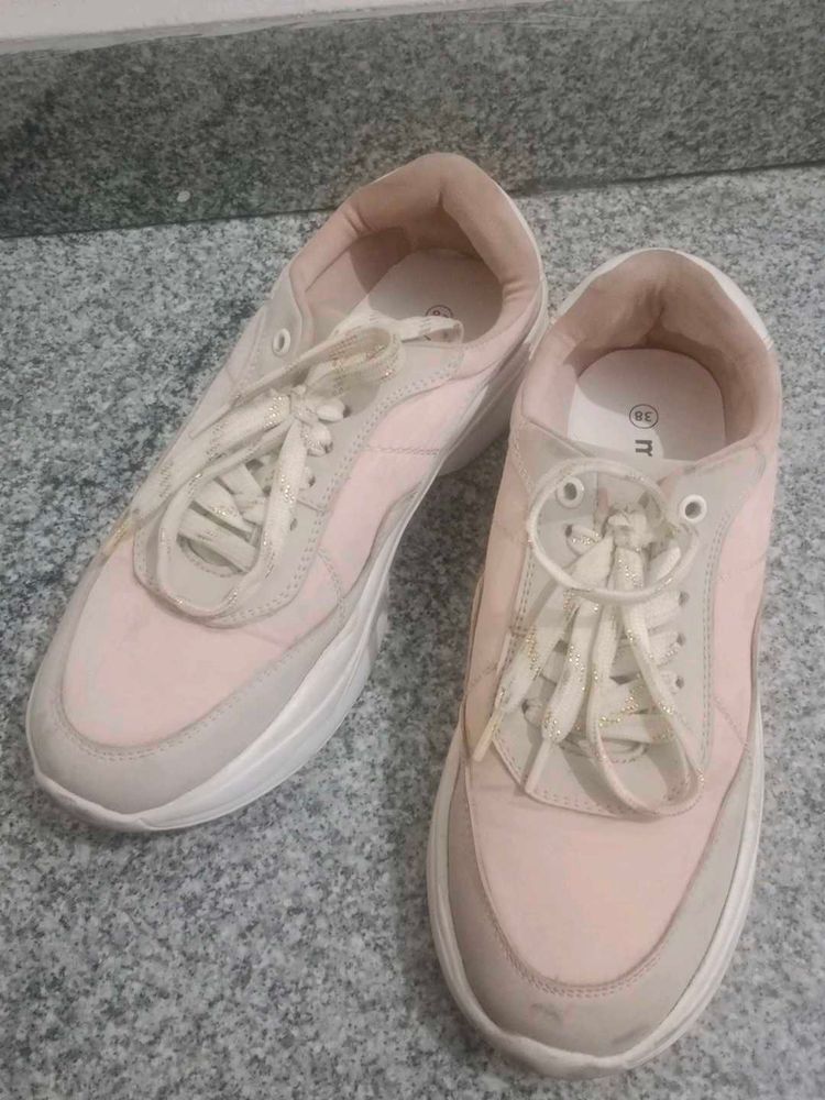 Sneaker