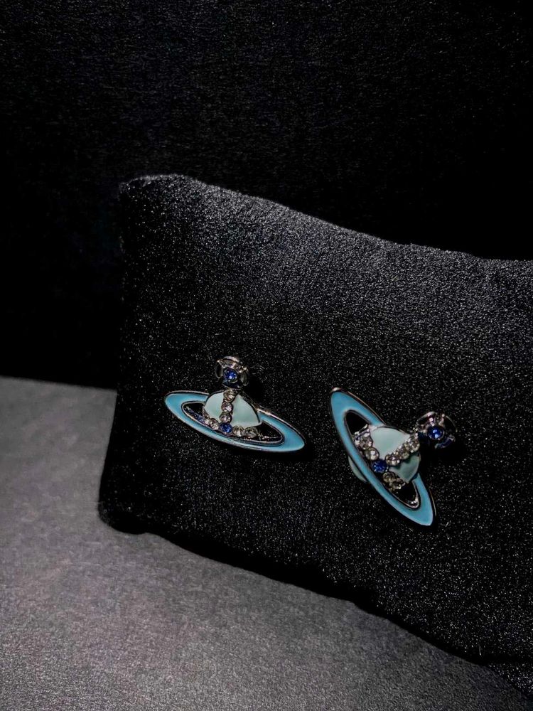 Shin Earrings (Pair)