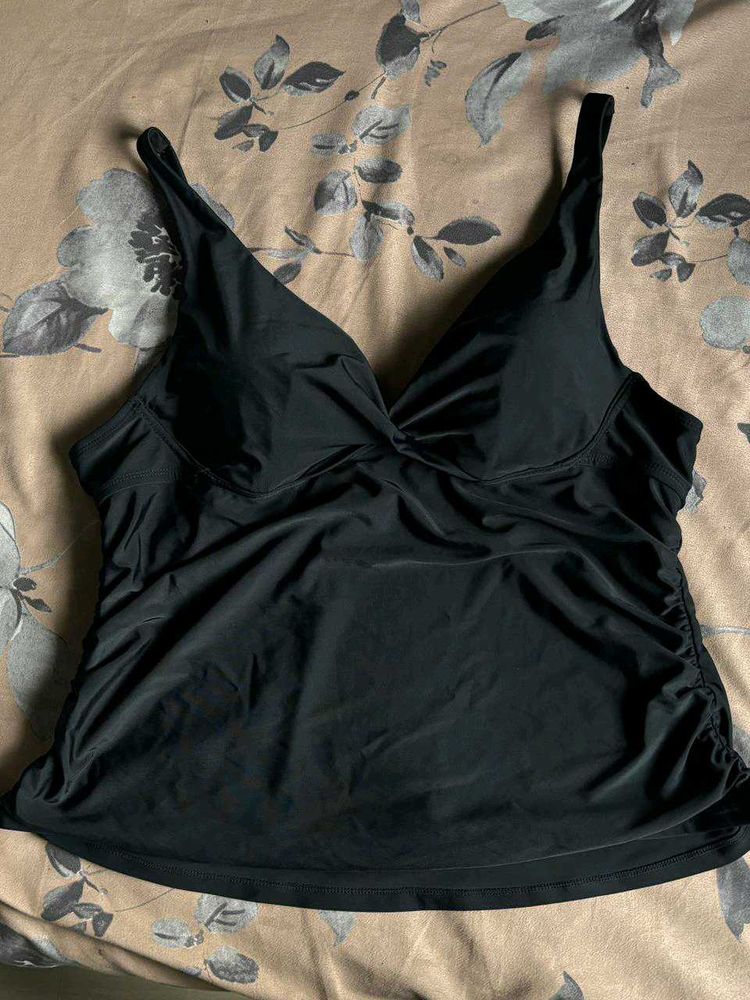 Black Top with removable pads