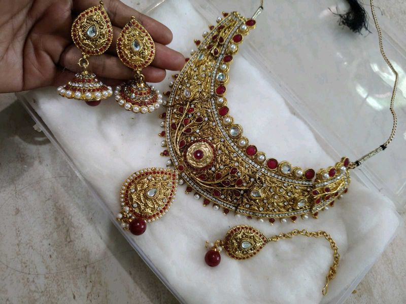 Golden Heavy Necklace Set