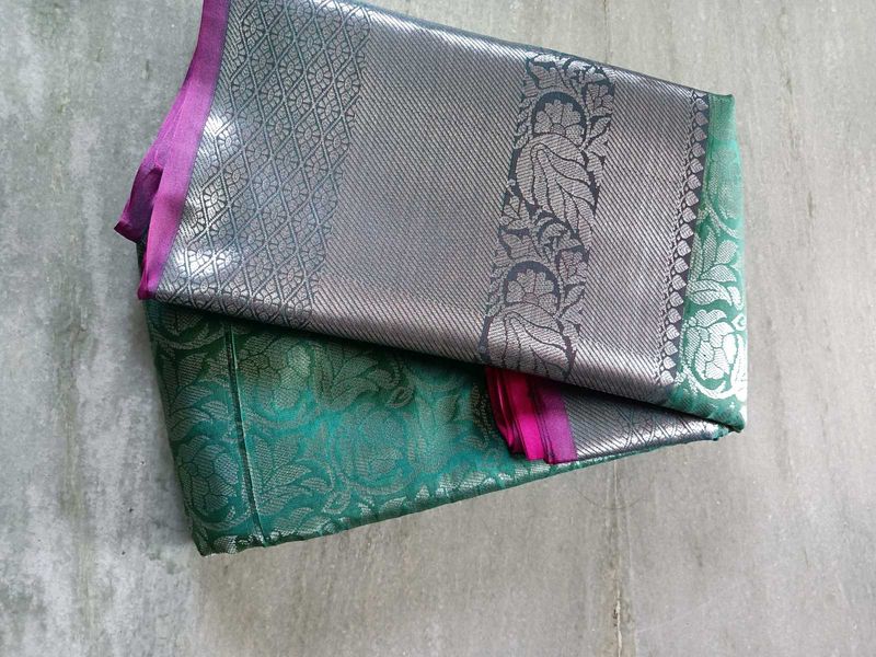 saree with contrst pallu