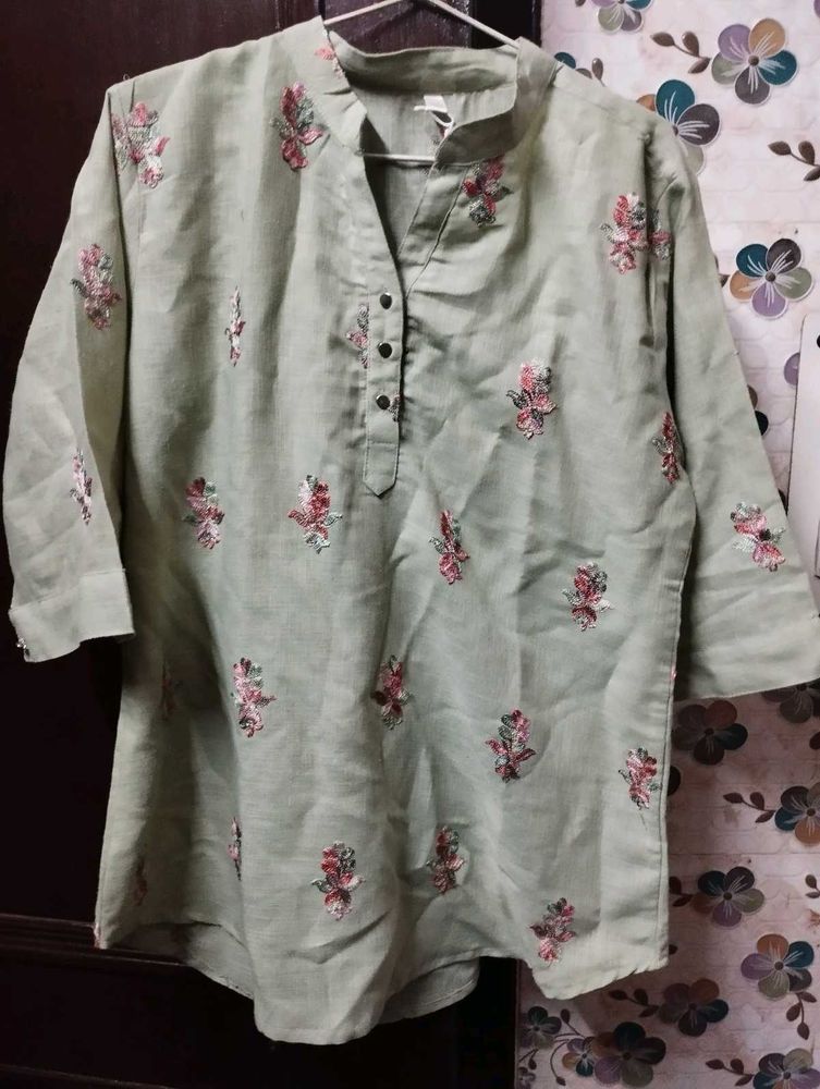 Floral Embroidered Kurta completely new