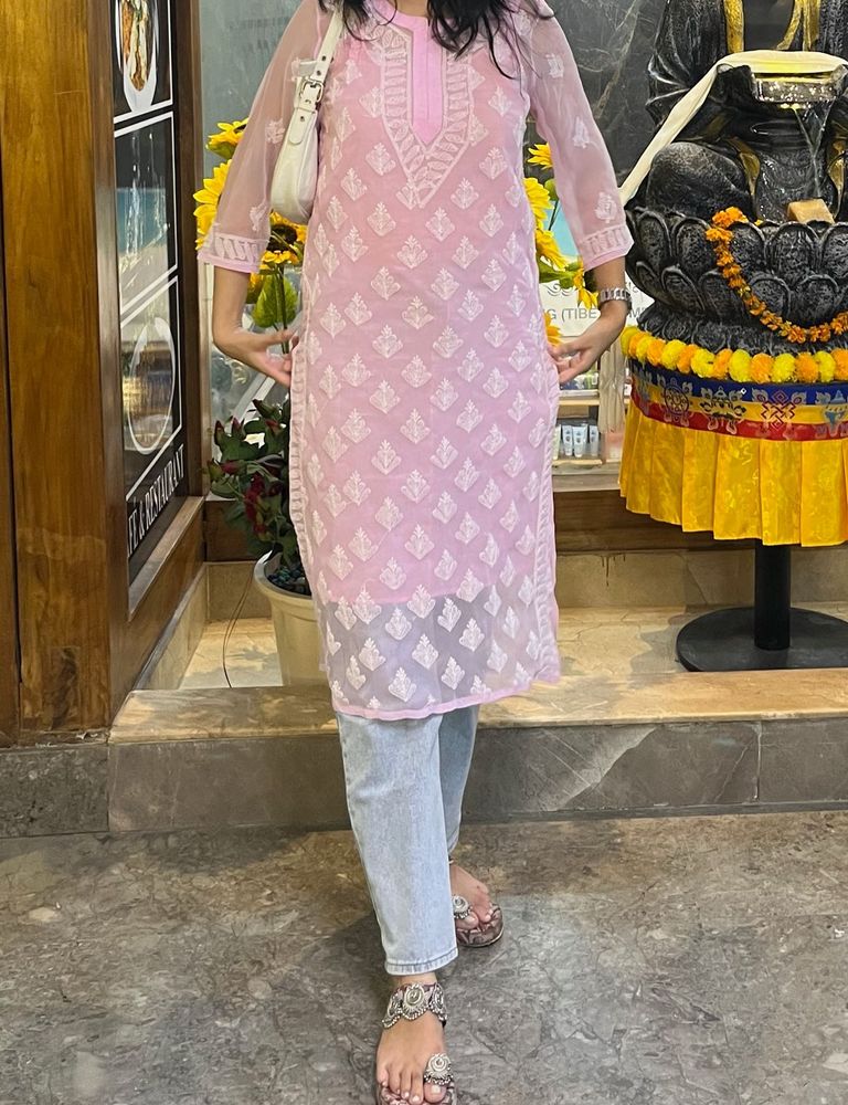 Elegant Pink Embroidered Kurta