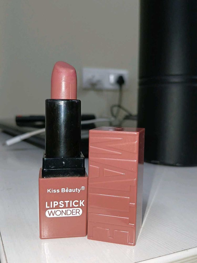 Kiss Beauty Matte Lipstick WONDER