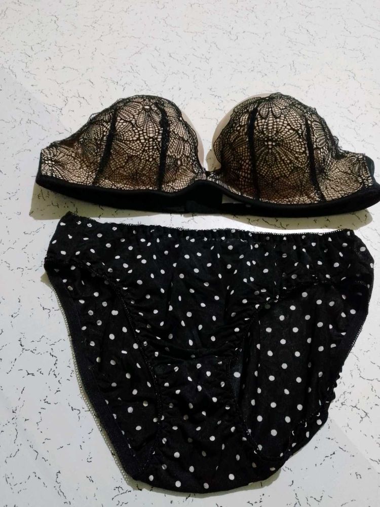 Bladded Bra With Underwear.