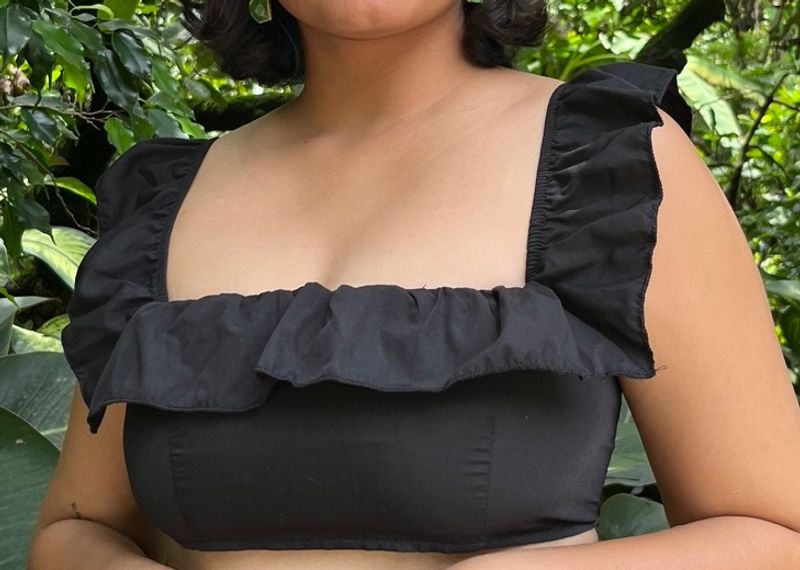 Black Square Neck ruffle Hem Crop Top