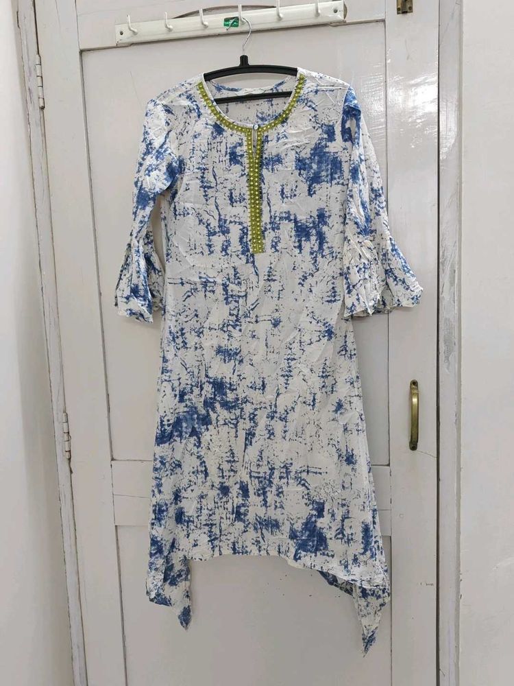 Stylish Blue &amp; White Kurti