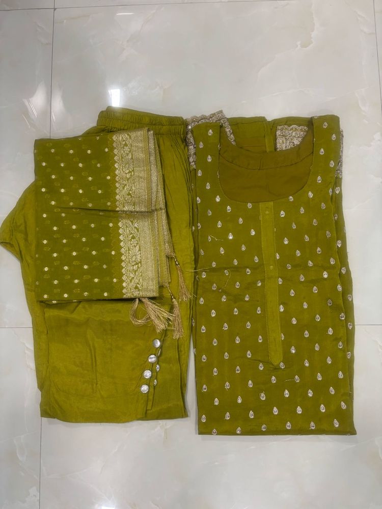 Minimal Festive Olive Green Chiffon Suit Set