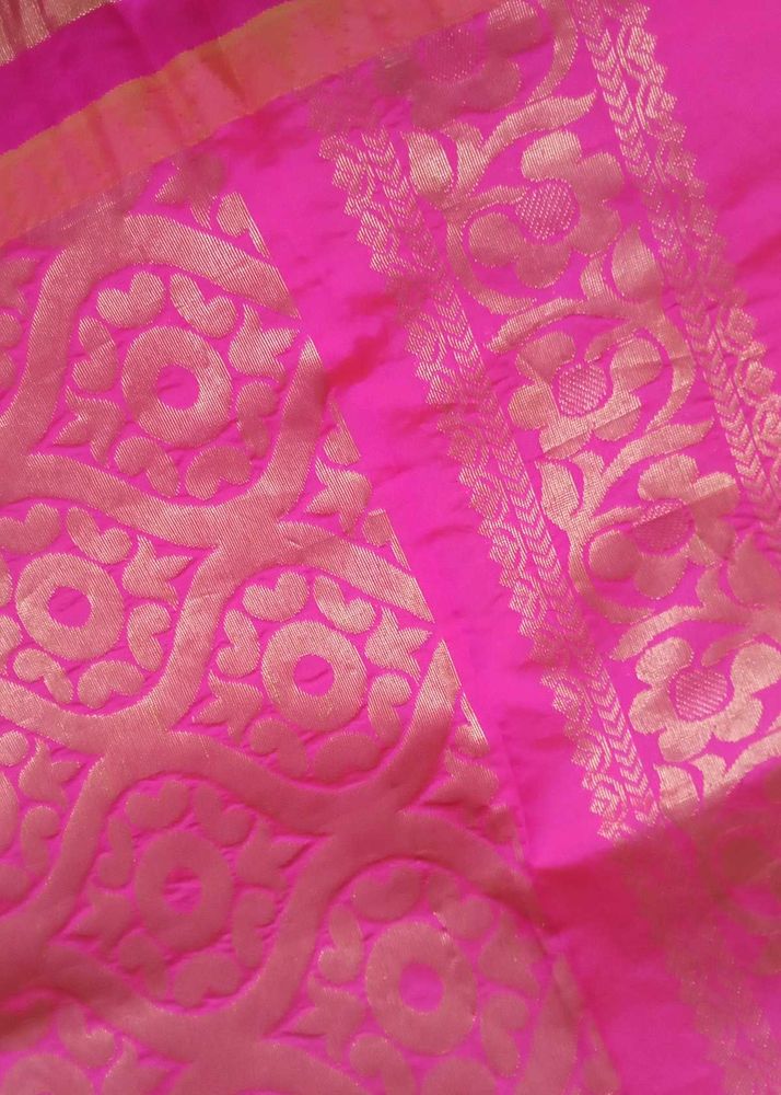 Elegant Pink Saree with matching inskirt