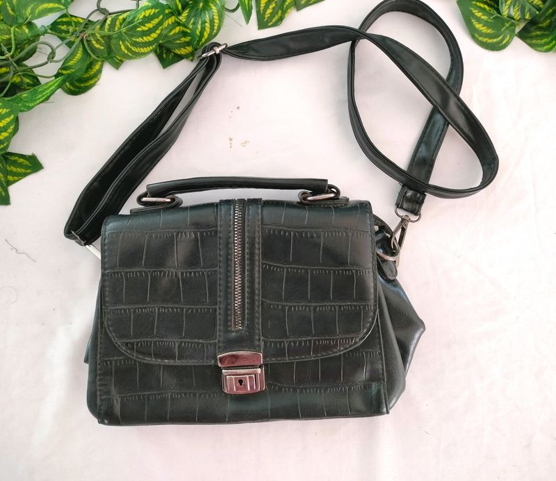 Black Sling Bags (Women&#39;s)