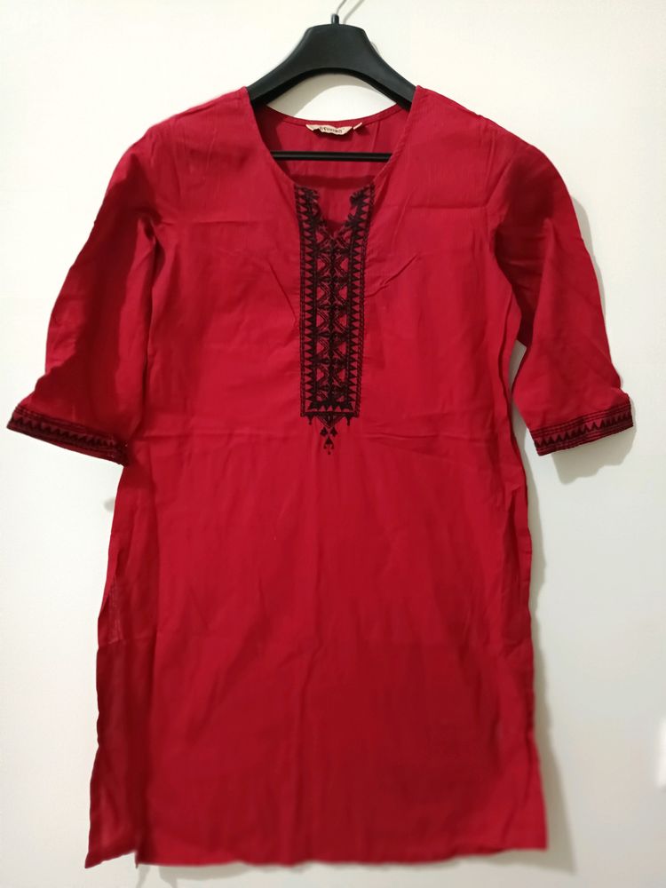 Avaasa Kurti