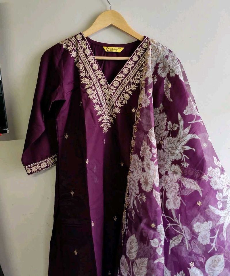 MYNTRA 3 Piece Embroidery Suit With Floral Duppata