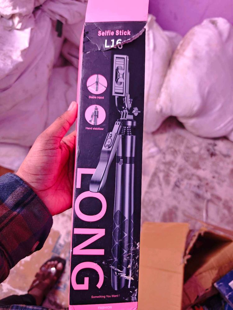 Selfie Stick L16 Box Is Slightly Damage Only