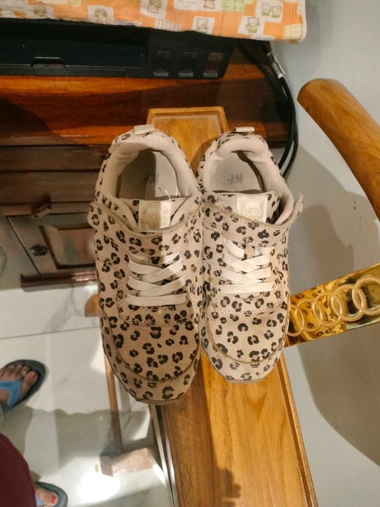 H&amp;M Cute Leopard Print Sneakers