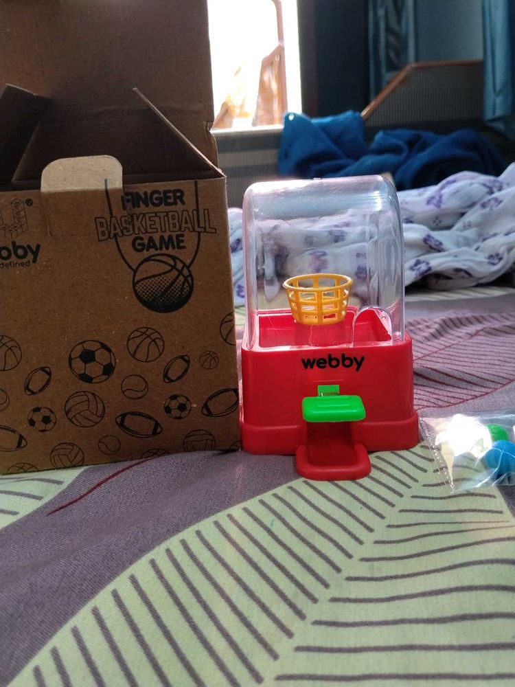 SEALED PACKED Webby Finger Basketball Game