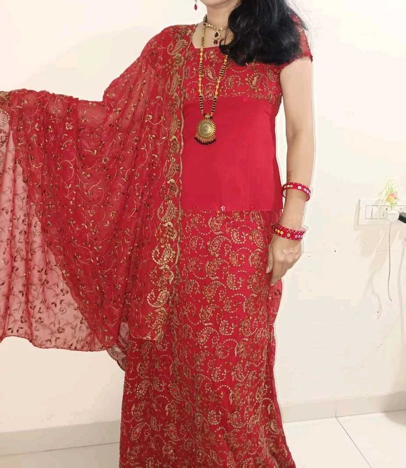 Awesome Heavy Embroidered Party Wear Leheng❤️